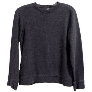 🏷️3 for $30 sale🏷️. H & M long sleeve shirt.
